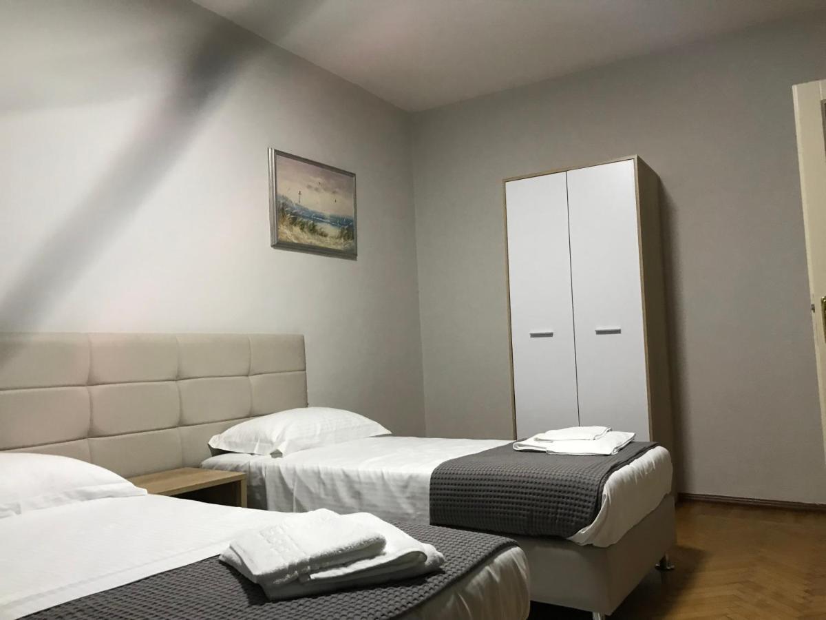 Proper House Iva Leilighet Tiranë Eksteriør bilde