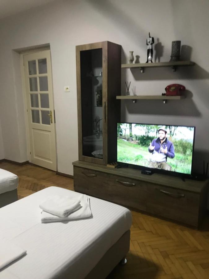 Proper House Iva Leilighet Tiranë Eksteriør bilde